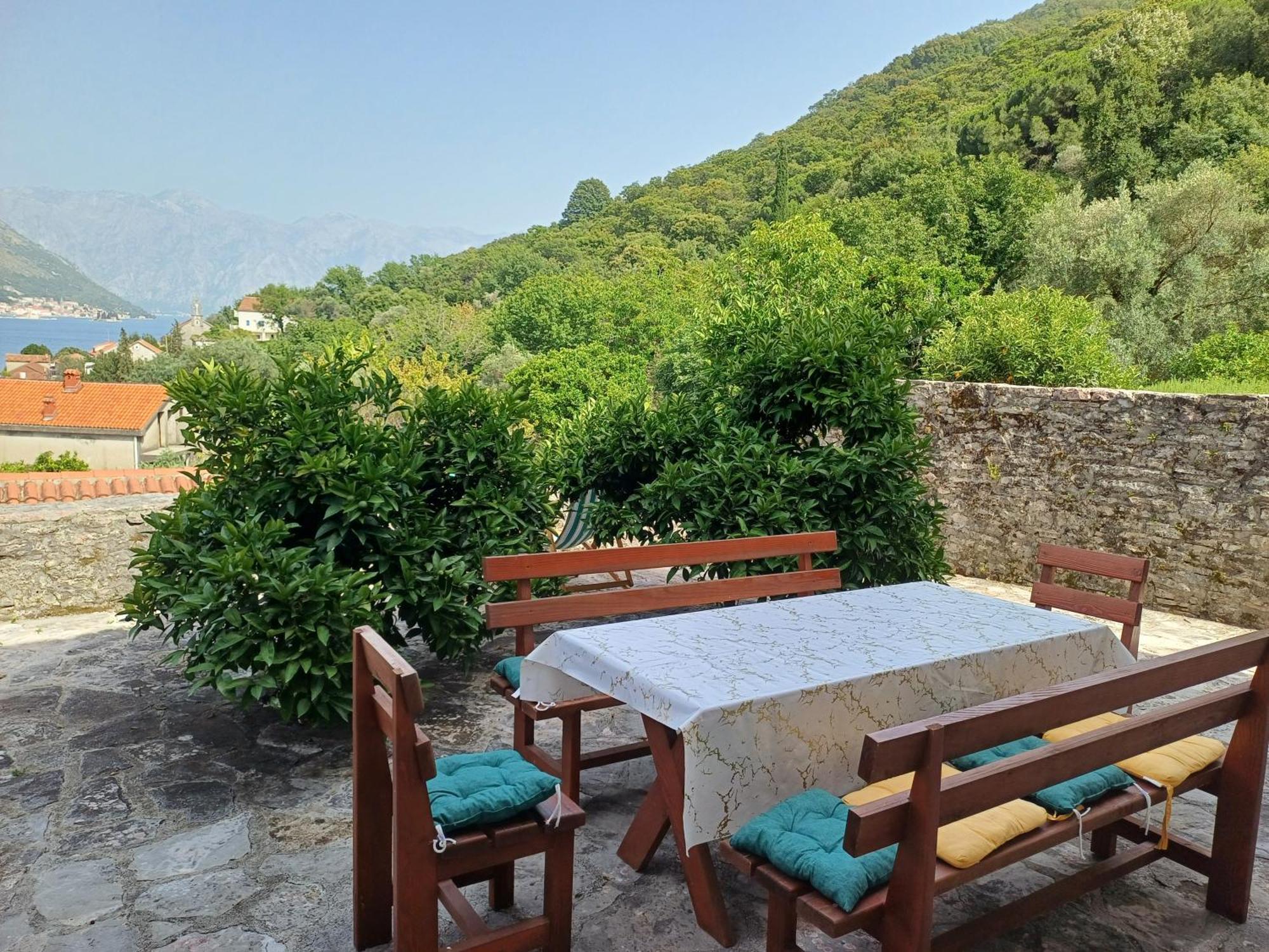 Guest House Maza Kotor Exterior photo